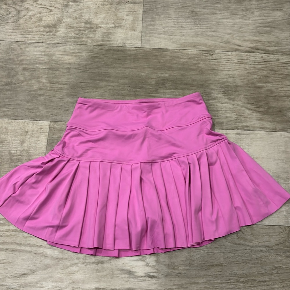 Pink pleated skirt